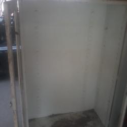 gabinete blanco de metal usado