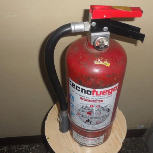 VENDO Extintor de fuego 20 libras, Polvo Químico Seco para fuegos tipo A, B Y C, Usado.