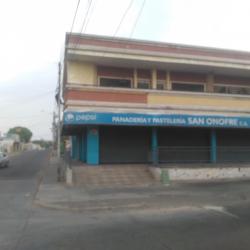 Local Comercial de 2 plantas, ideal para supermercado o panaderia. San Miguel