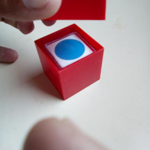 cubo con dado de colores para magia ideal para magos