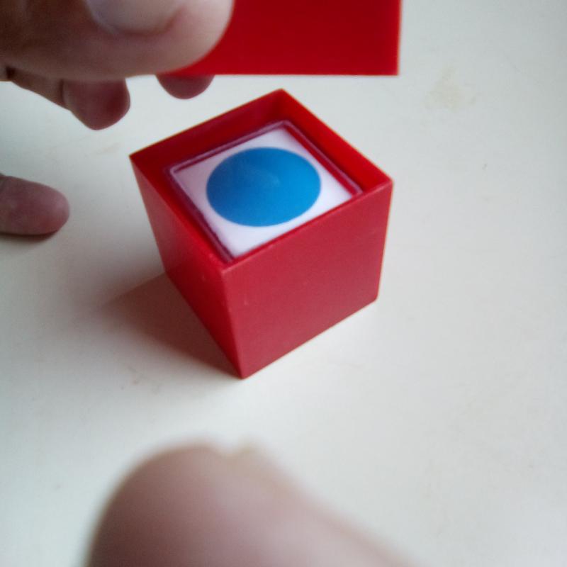 cubo con dado de colores para magia ideal para magos