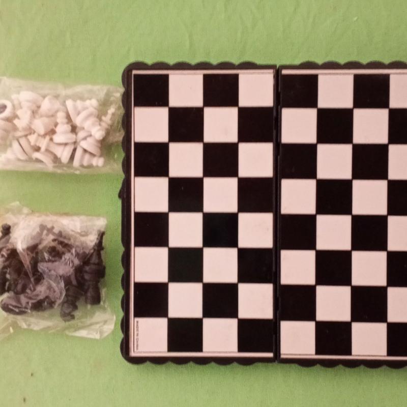 Mini ajedrez magnético