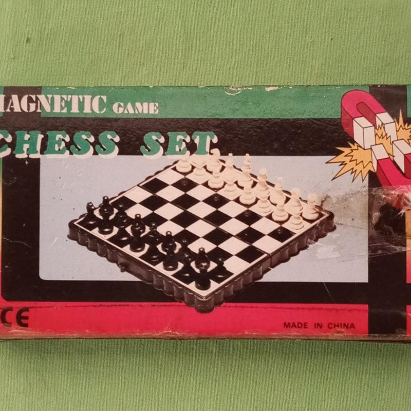 Mini ajedrez magnético