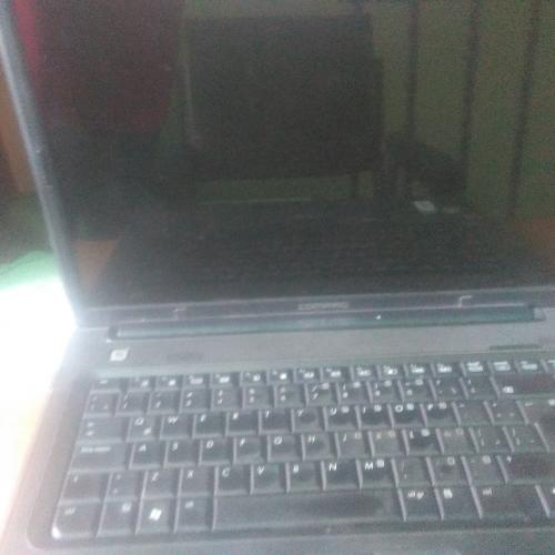 Laptop compaq F700
